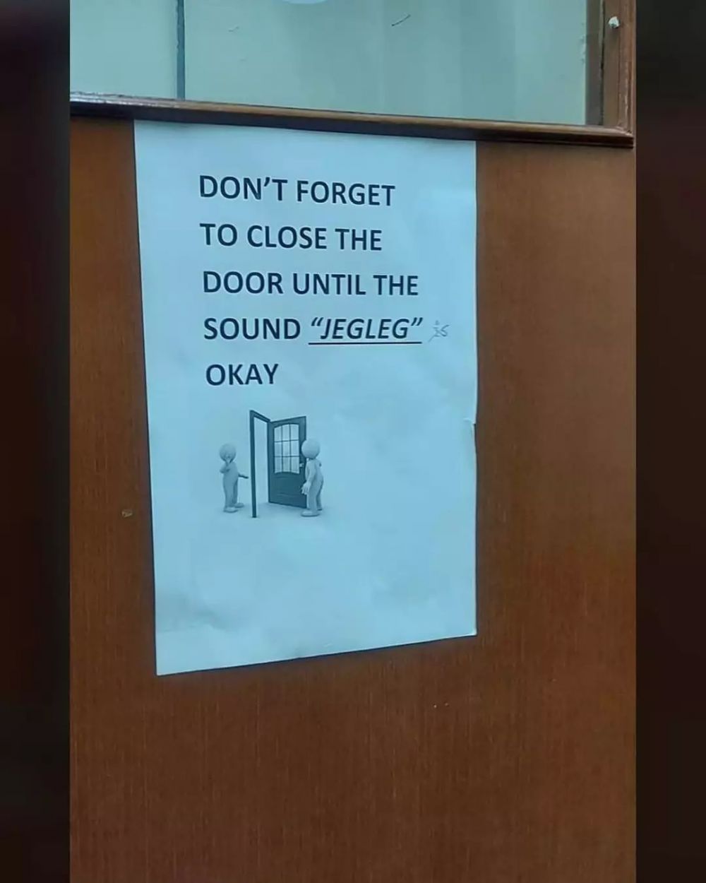 Peringatan kocak harap tutup pintu ini bikin ngakak dan kena mental